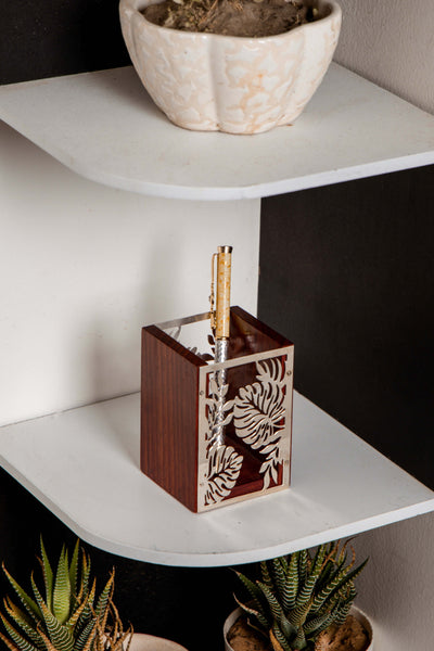 Elegant Wooden Pen Holder with Floral Metalwork - Flâneur Global® | FG | 925 Fine Silver Jewelry & Accessories