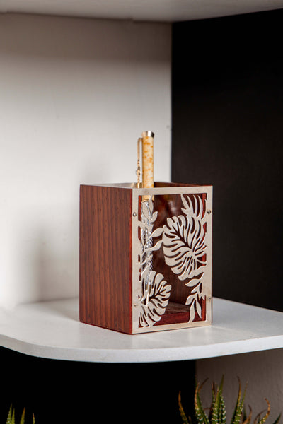 Elegant Wooden Pen Holder with Floral Metalwork - Flâneur Global® | FG | 925 Fine Silver Jewelry & Accessories