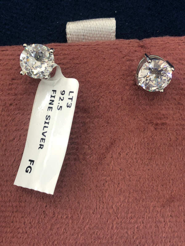 SAME EARRINGS BOX 40