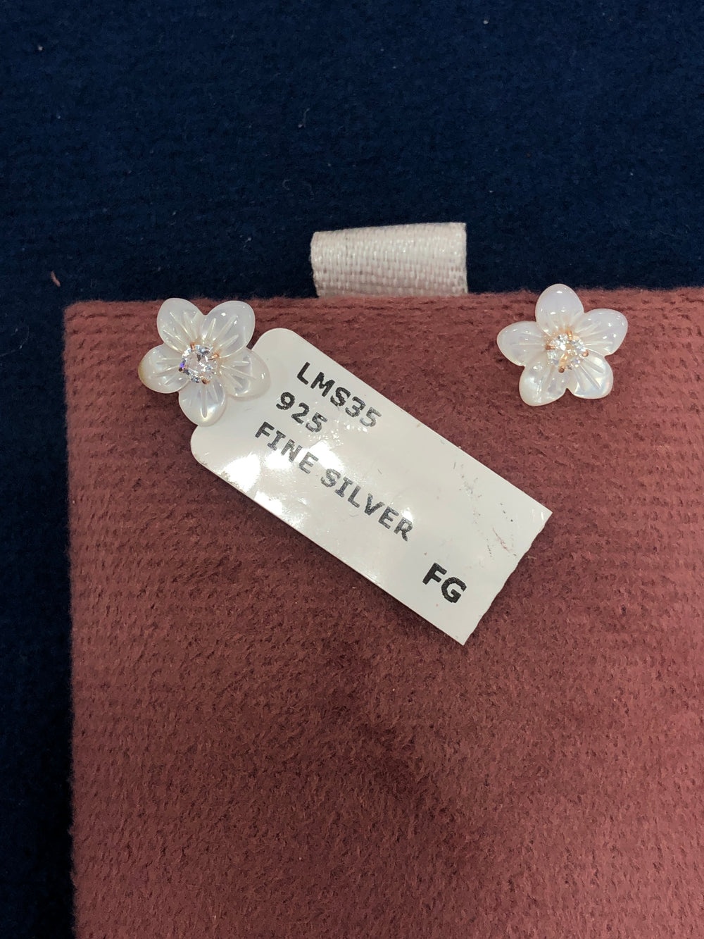 SAME EARRINGS BOX 40