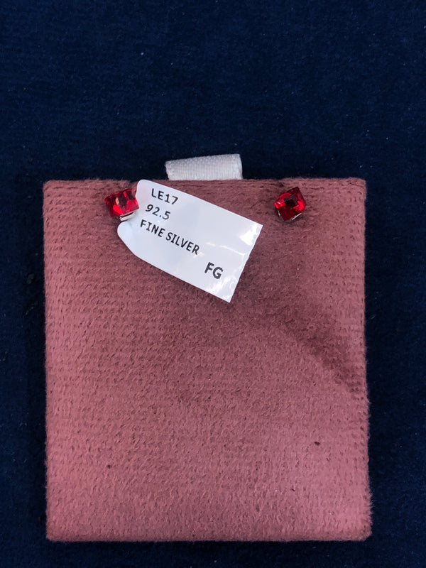 SAME EARRINGS BOX 40