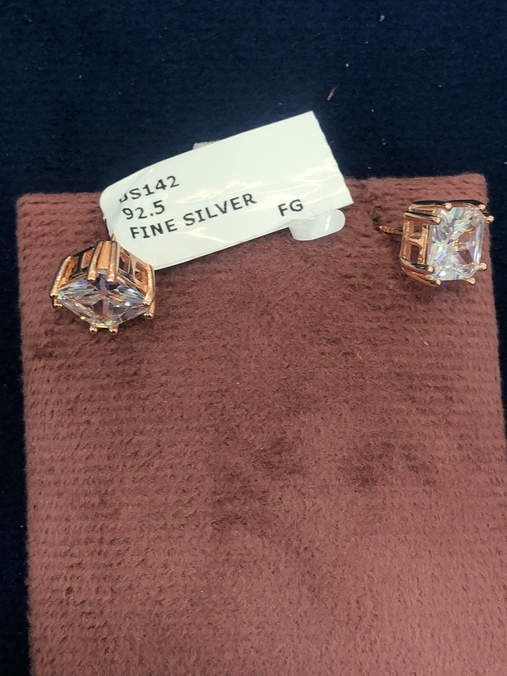 SAME EARRINGS BOX 40