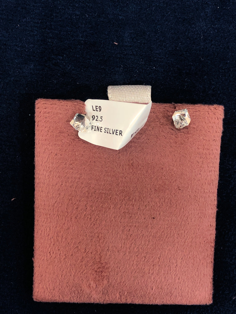 SAME EARRINGS BOX 40
