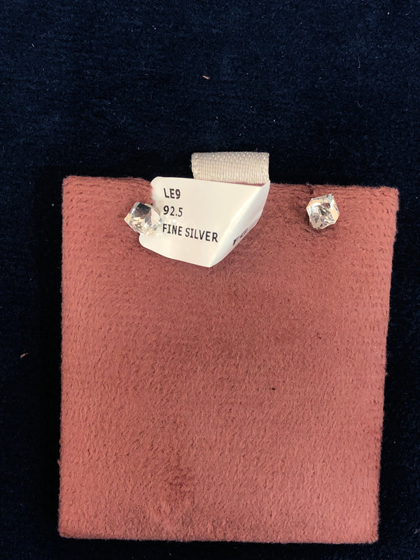 SAME EARRINGS BOX 40