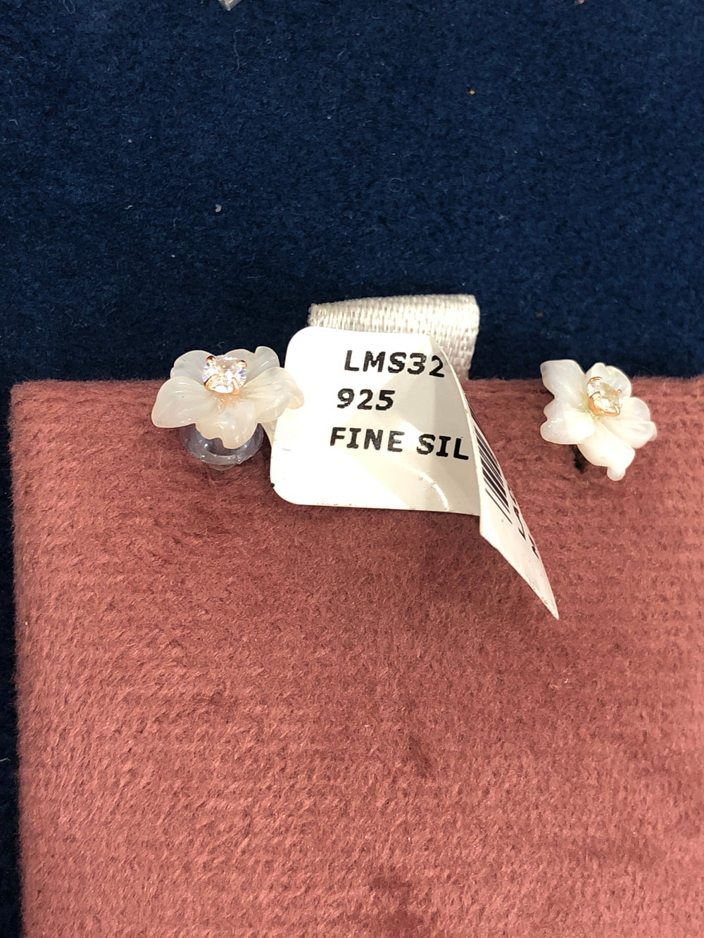 SAME EARRINGS BOX 40