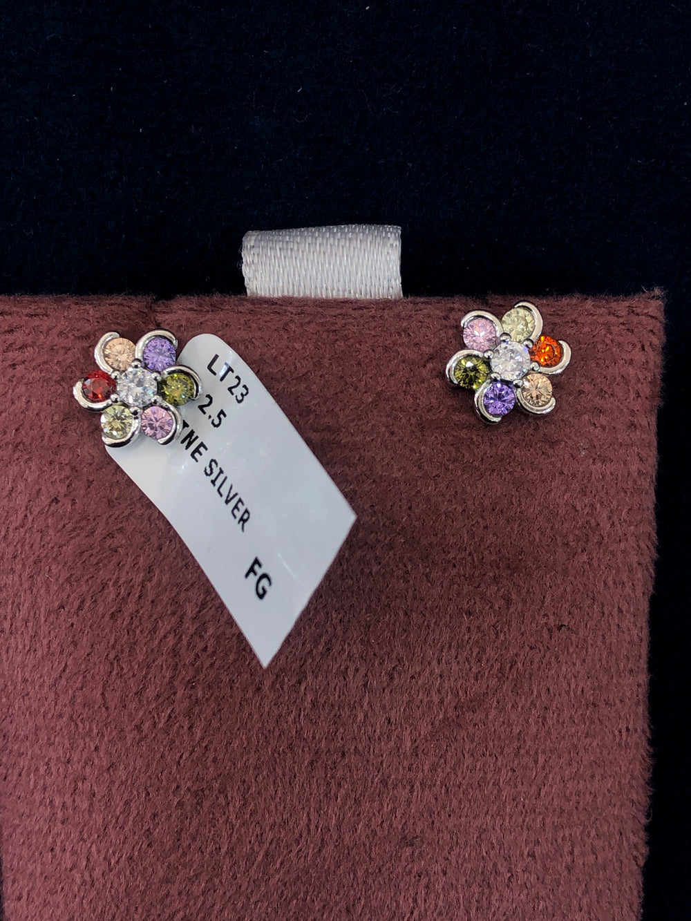 SAME EARRINGS BOX 40