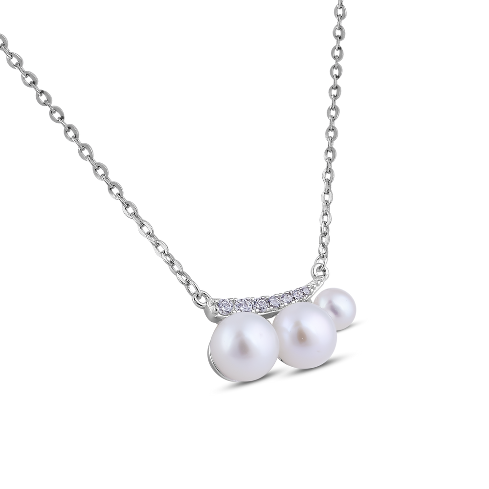 Elegant Pearl Pendant Necklace