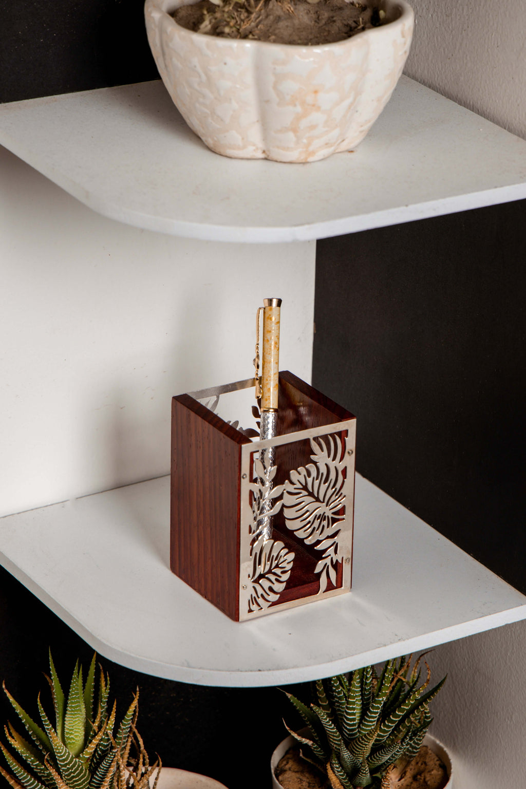 Elegant Wooden Pen Holder with Floral Metalwork - Flâneur Global® | FG | 925 Fine Silver Jewelry & Accessories 
