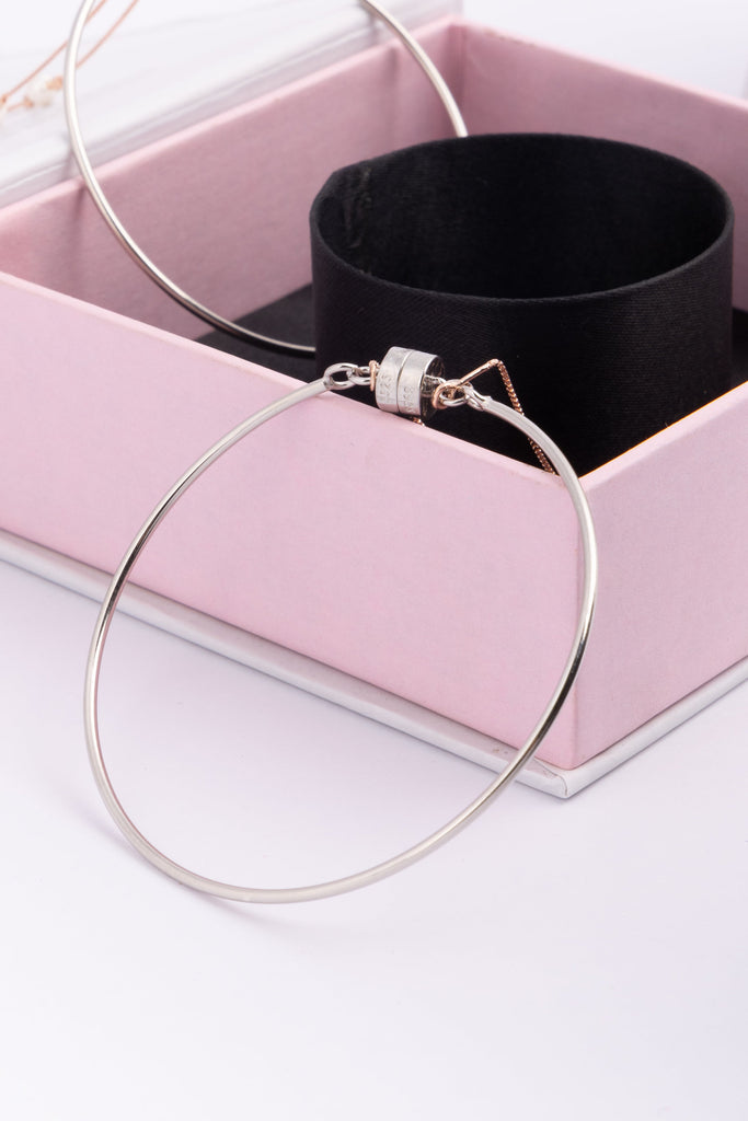 Minimalist Circular Pendant Necklace