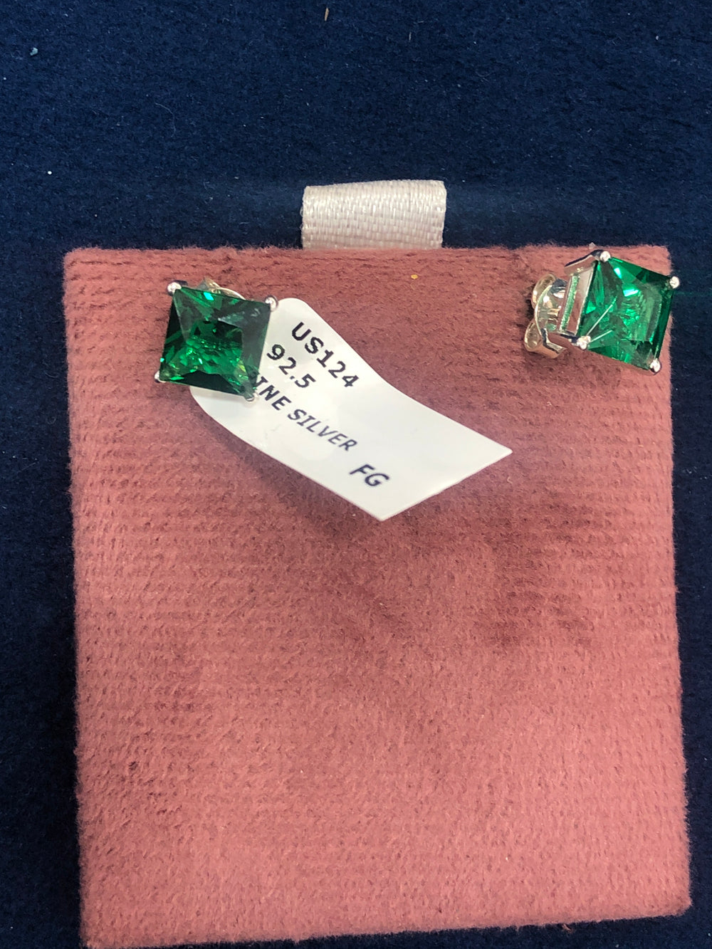 SAME EARRINGS BOX 40