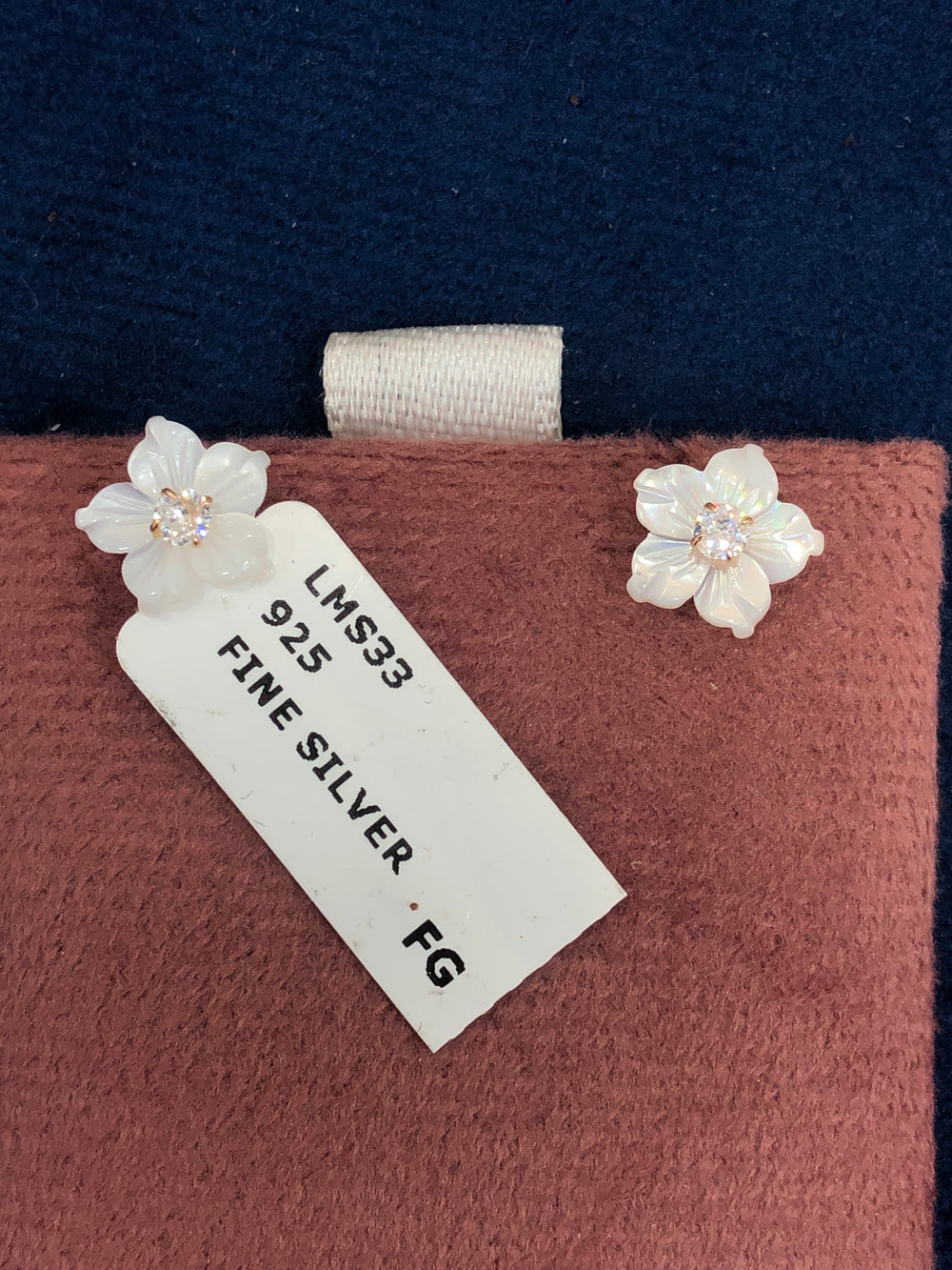 SAME EARRINGS BOX 40