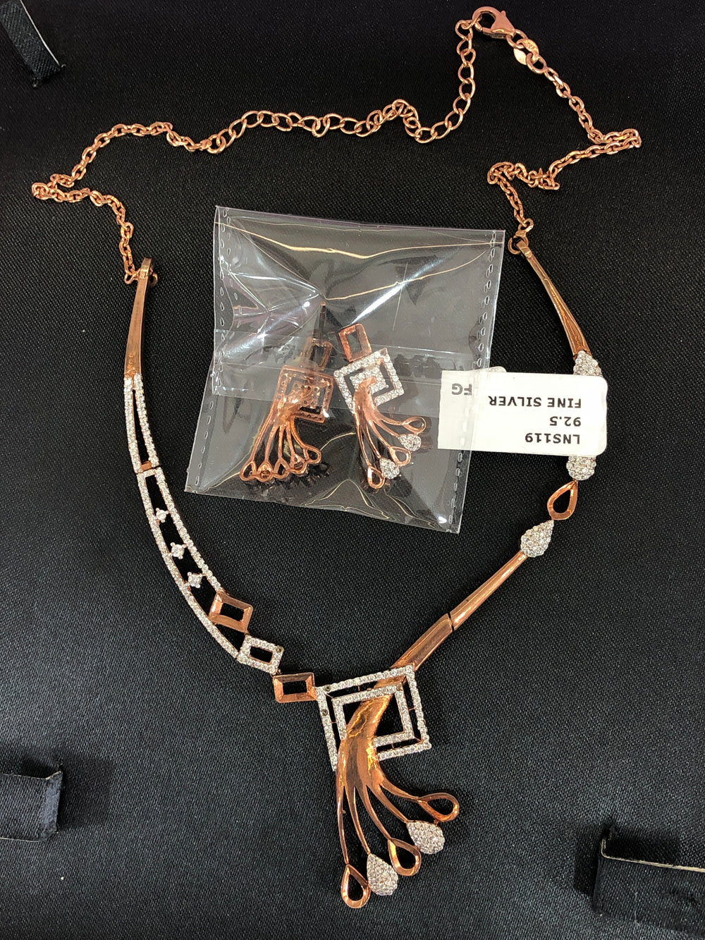 WOMEN'S NECKLACE