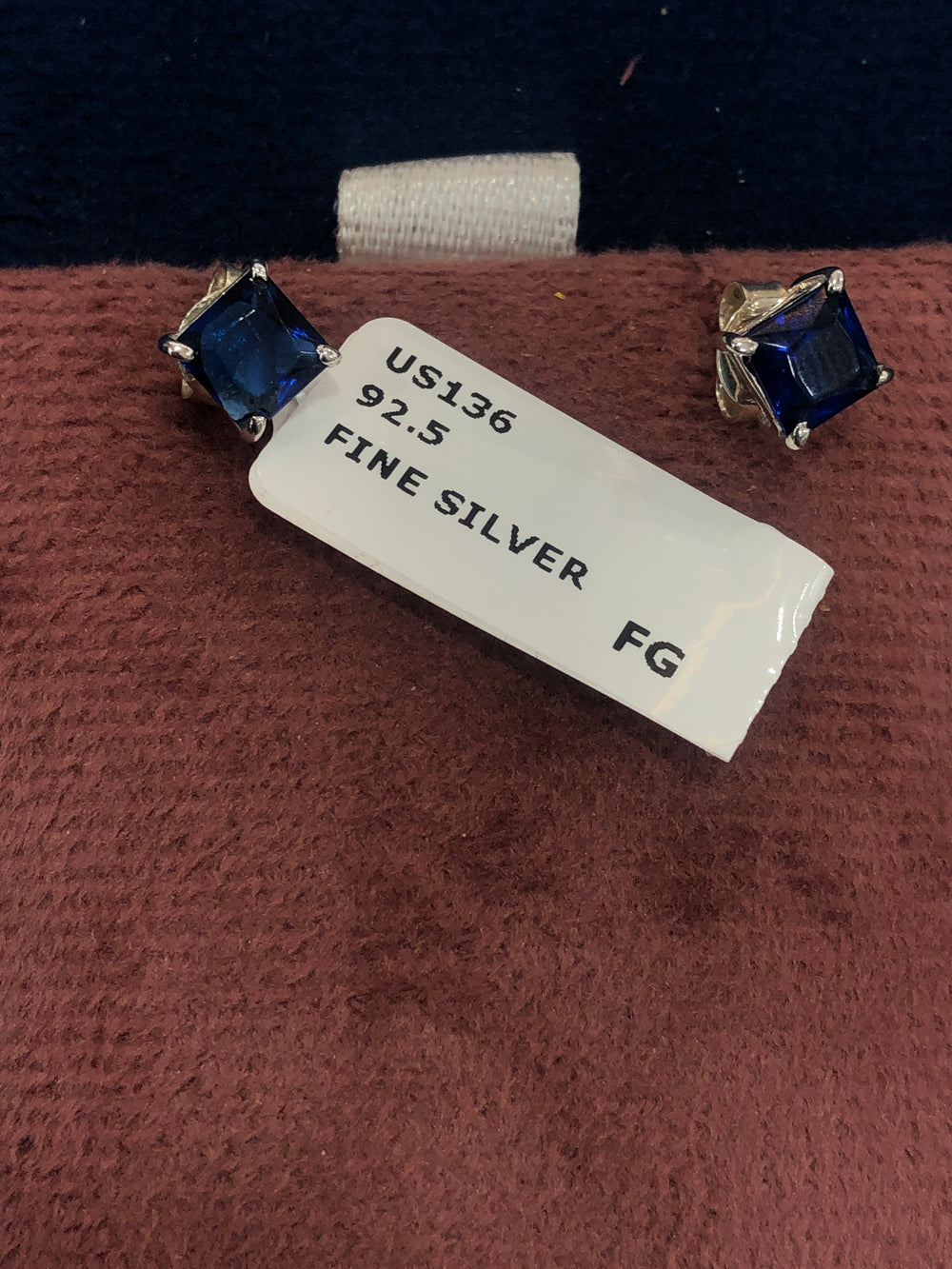 SAME EARRINGS BOX 40