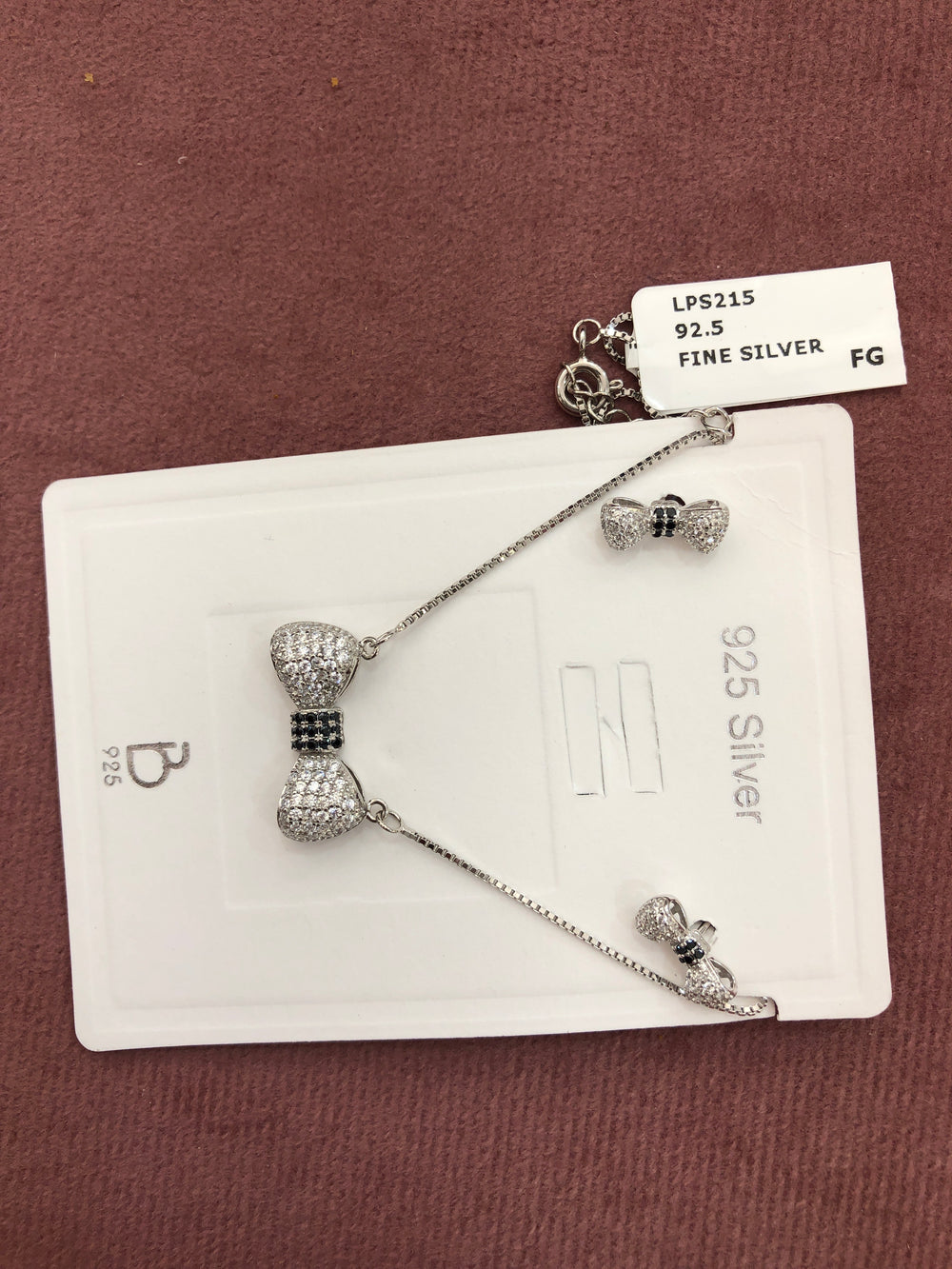 WOMEN'S PENDANT SET WITH CHAIN