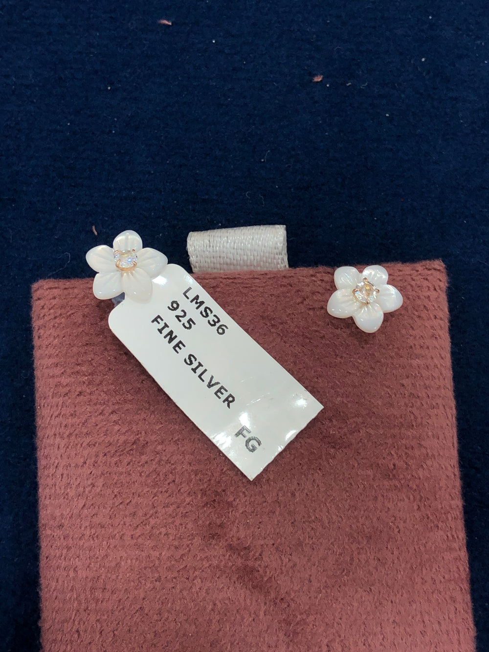 SAME EARRINGS BOX 40