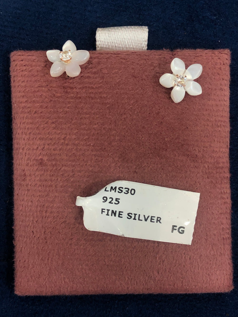 SAME EARRINGS BOX 40