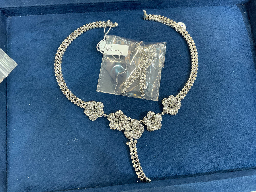 WOMEN'S NECKLACE