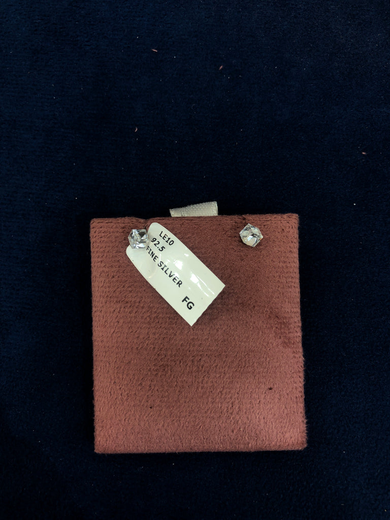 SAME EARRINGS BOX 40