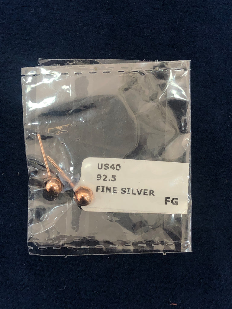 SAME EARRINGS BOX 40