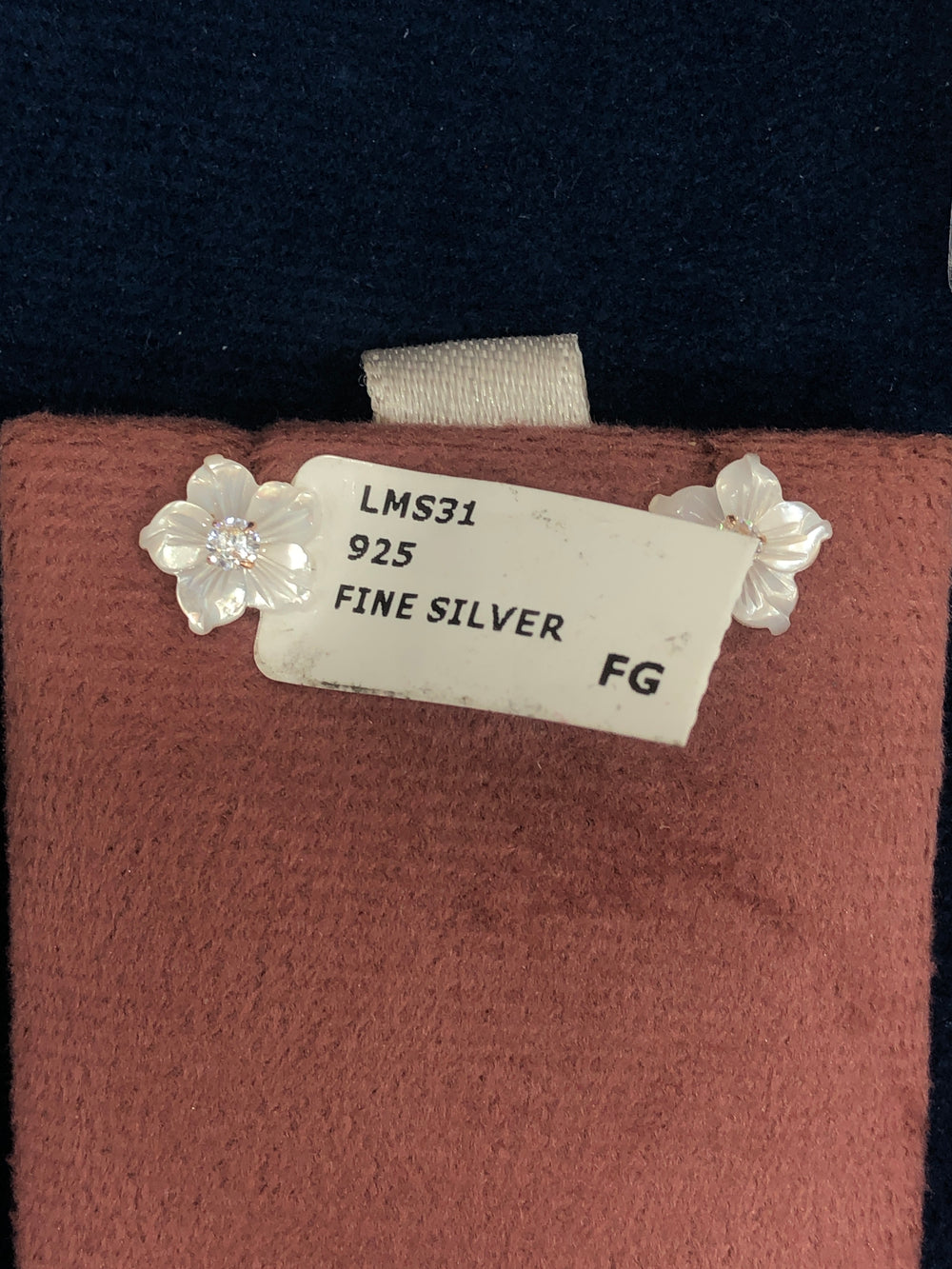 SAME EARRINGS BOX 40