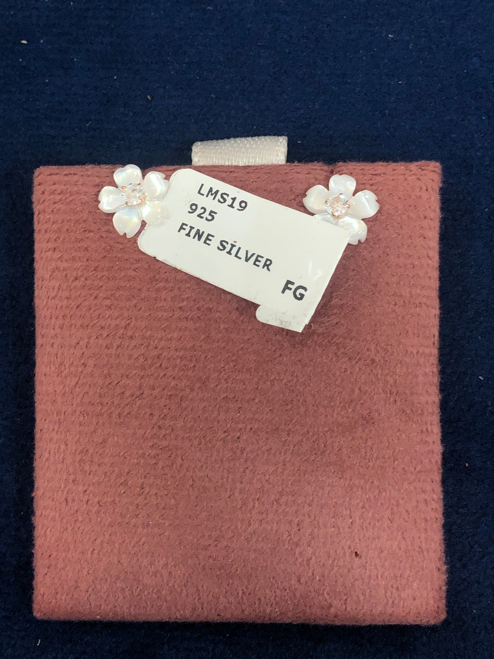 SAME EARRINGS BOX 40