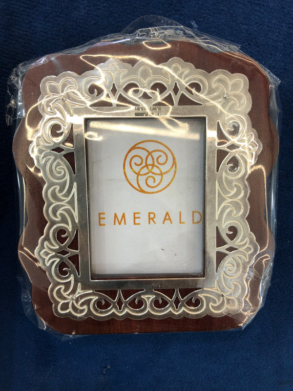 EMERALD IDOL
