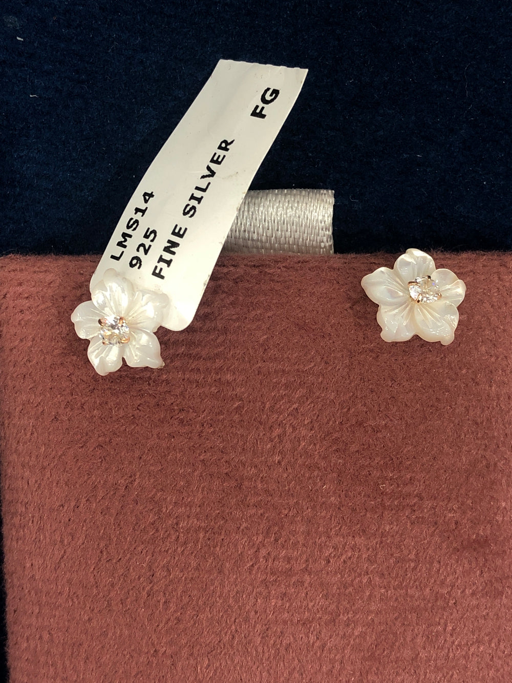 SAME EARRINGS BOX 40