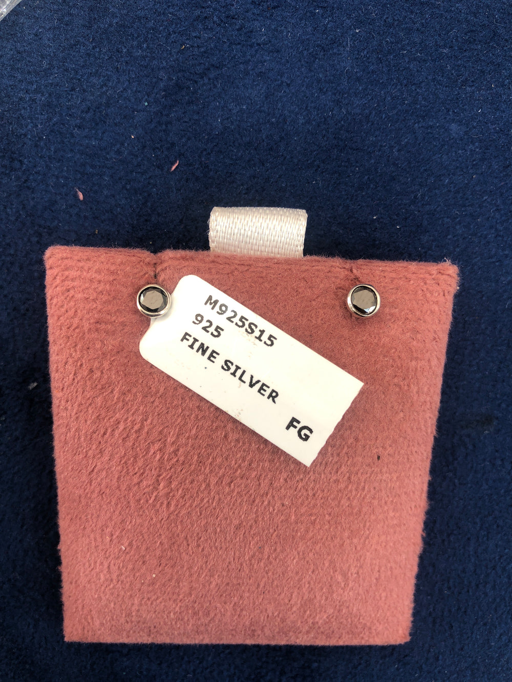 SAME EARRINGS BOX 40