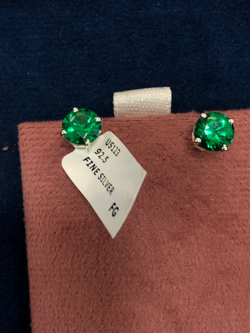 SAME EARRINGS BOX 40