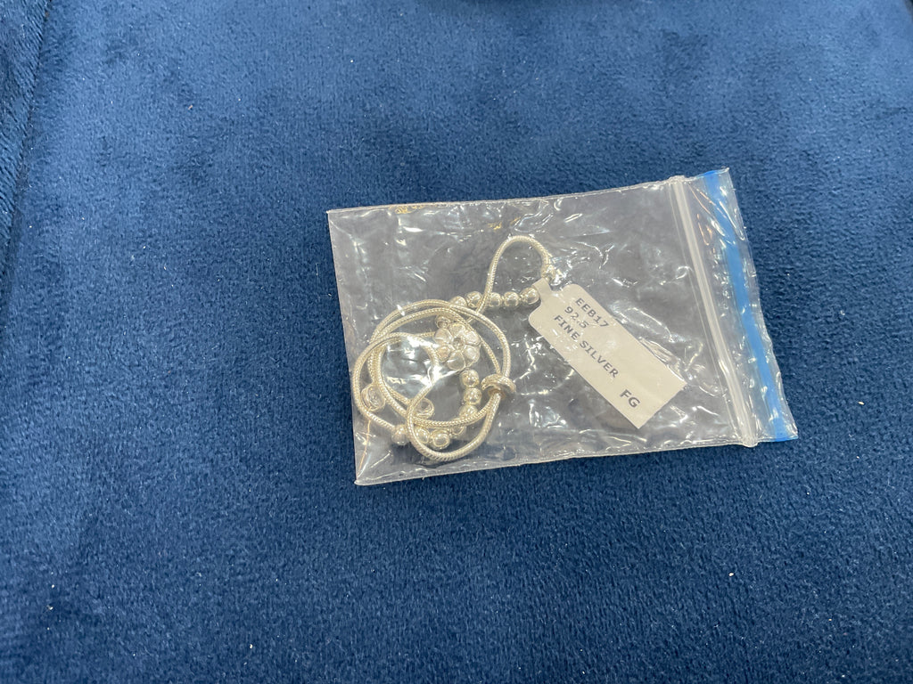BRACELET WHITE  BOX 44