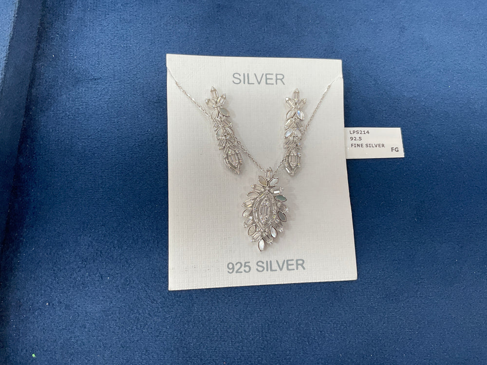 WOMEN'S PENDANT SET WITH CHAIN