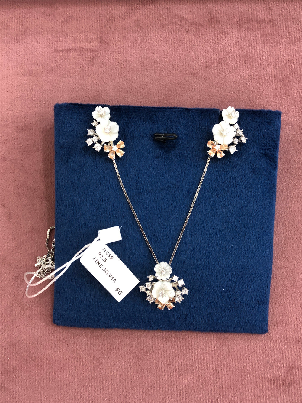 WOMEN'S NECKLACE