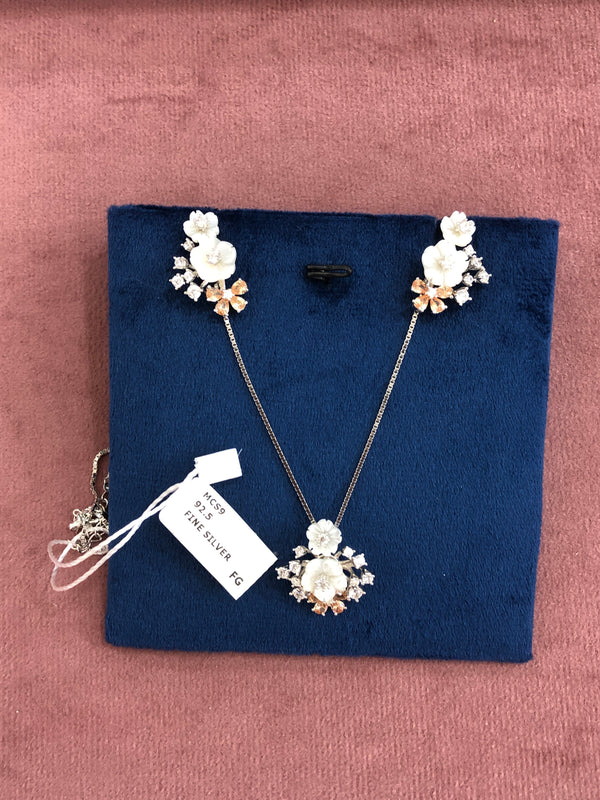 WOMEN'S NECKLACE