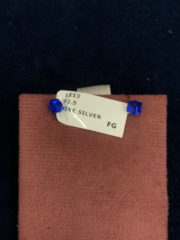 SAME EARRINGS BOX 40