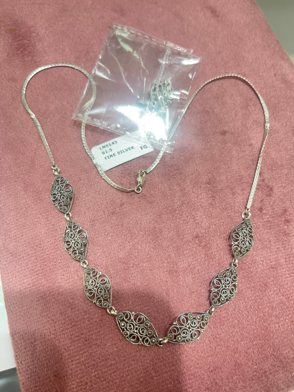 WOMEN'S NECKLACE
