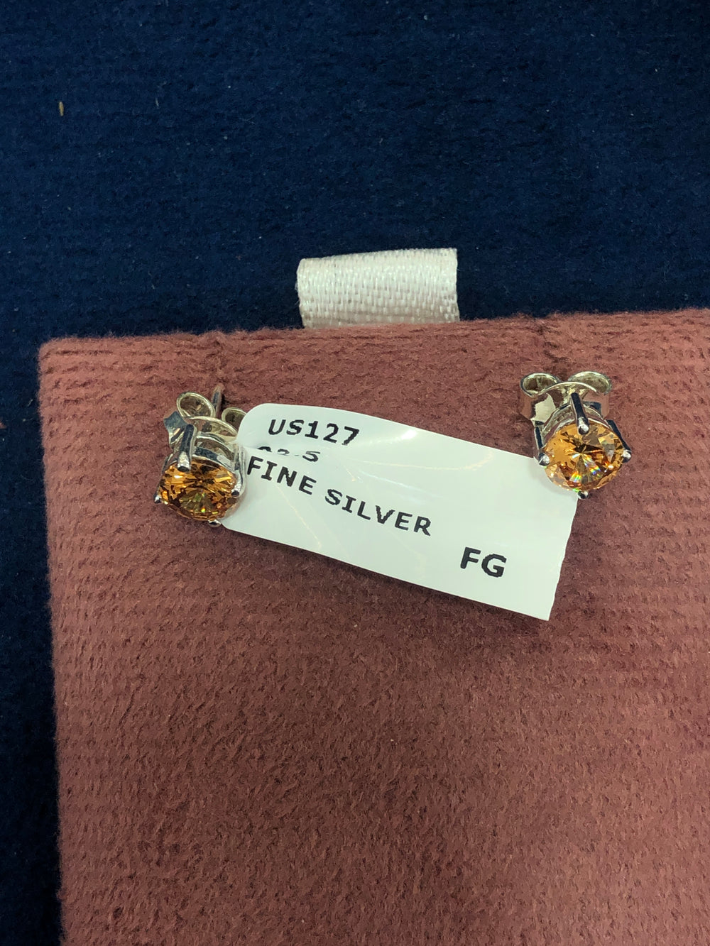 SAME EARRINGS BOX 40