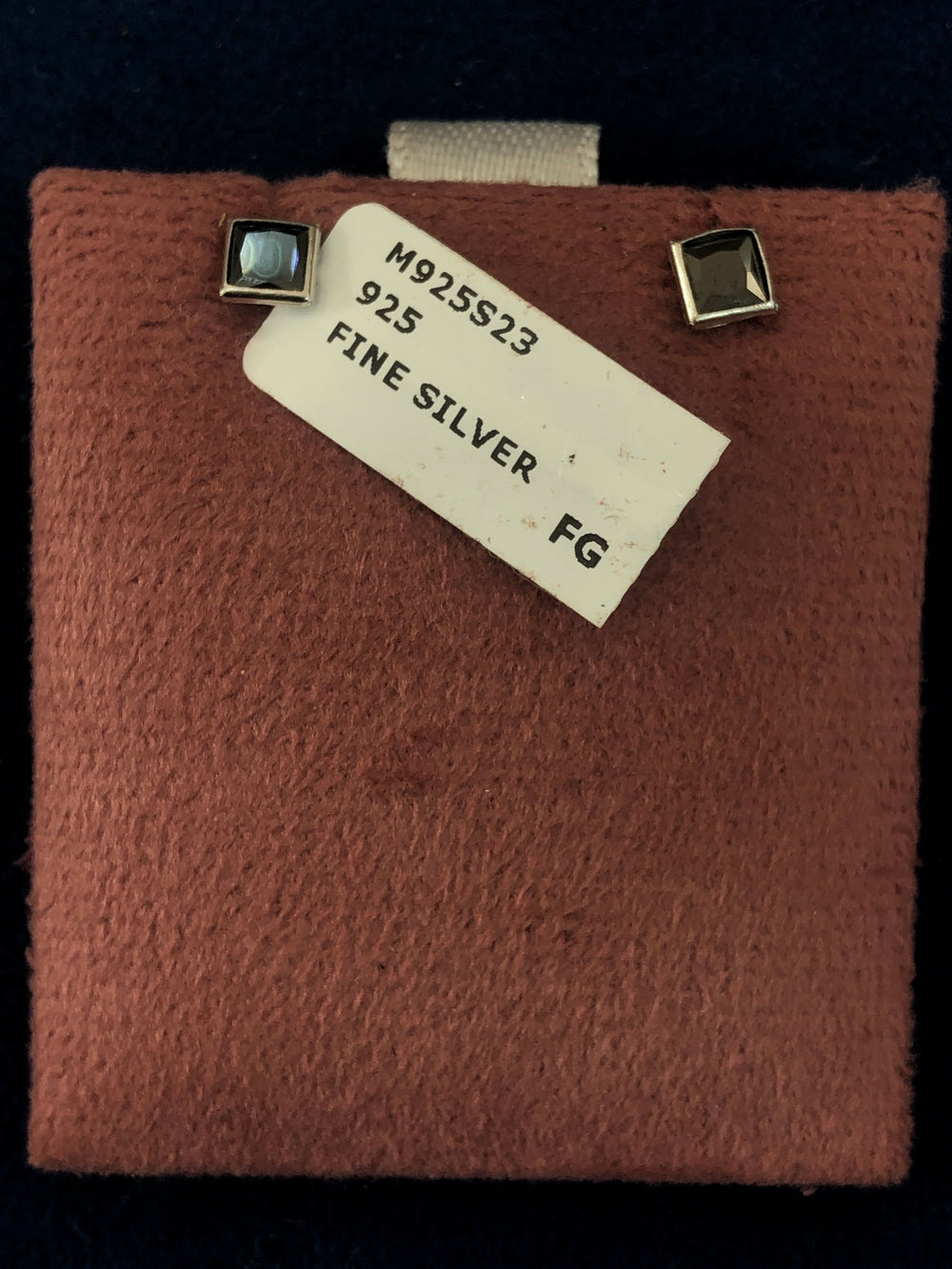 SAME EARRINGS BOX 40