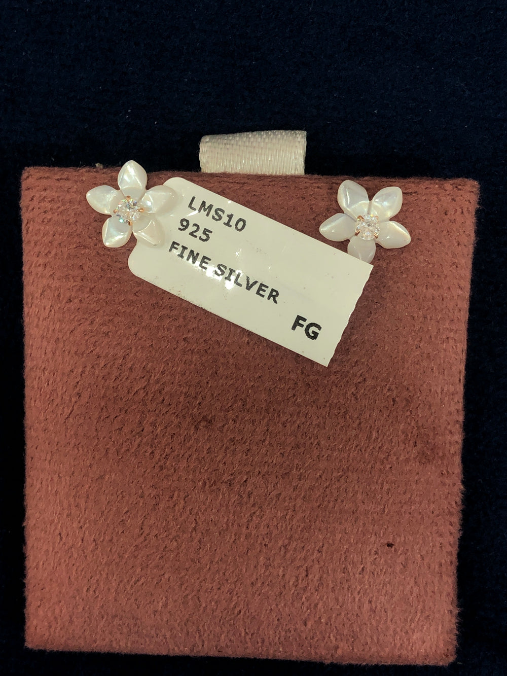 SAME EARRINGS BOX 40