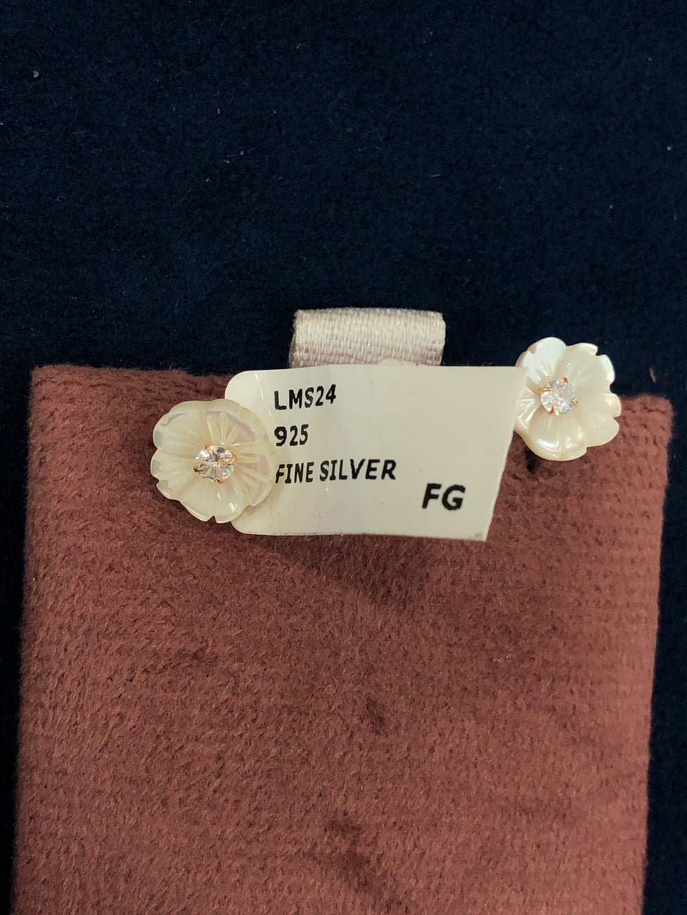 SAME EARRINGS BOX 40