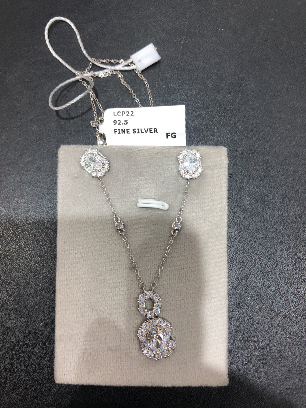WOMEN'S PENDANT SET WITH CHAIN
