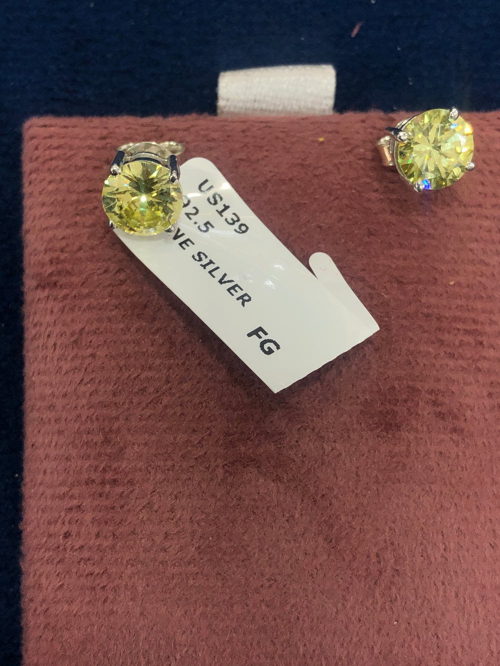 SAME EARRINGS BOX 40