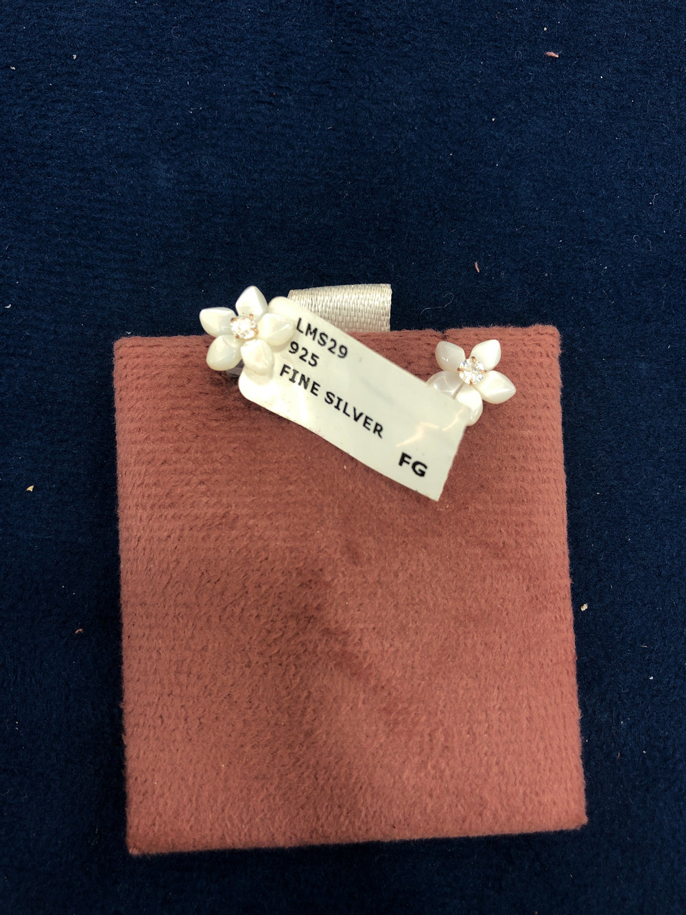 SAME EARRINGS BOX 40