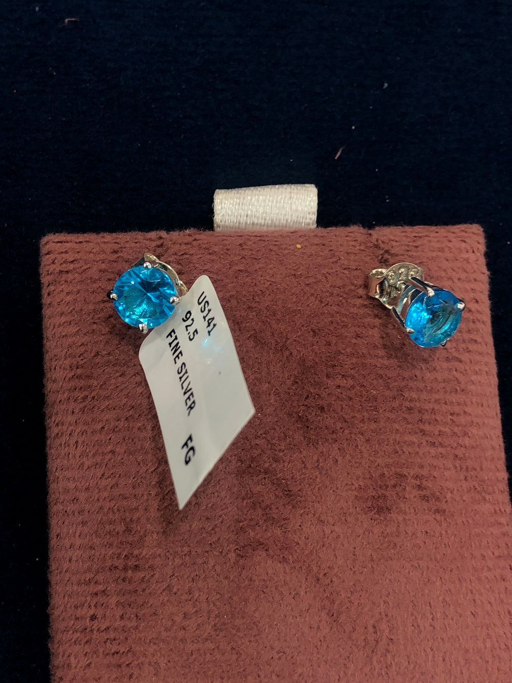 SAME EARRINGS BOX 40