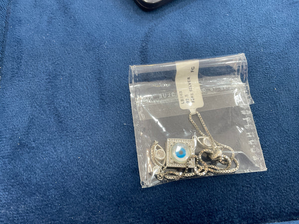BRACELET WHITE  BOX 44
