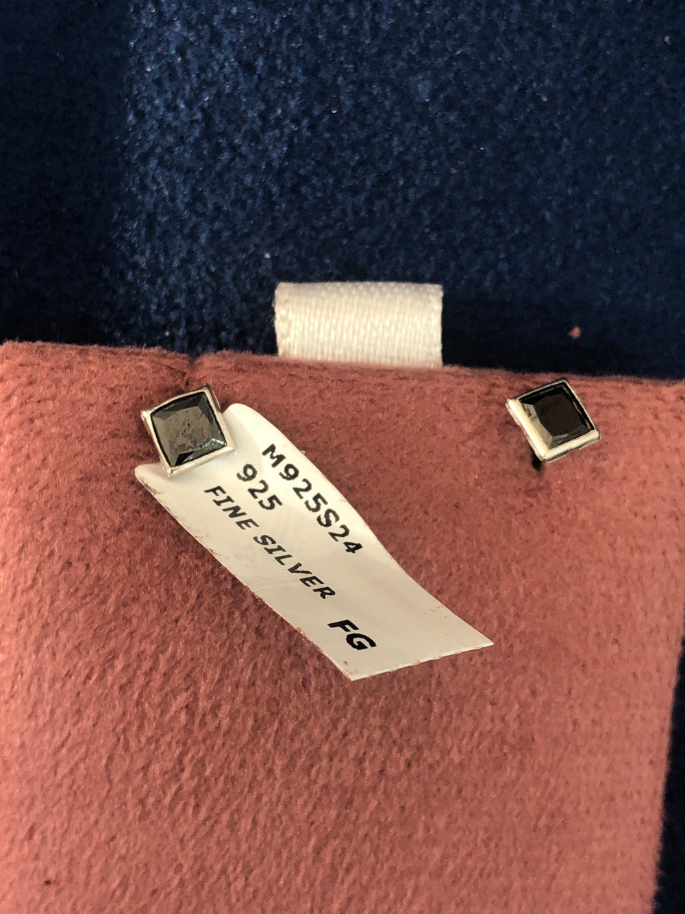 SAME EARRINGS BOX 40