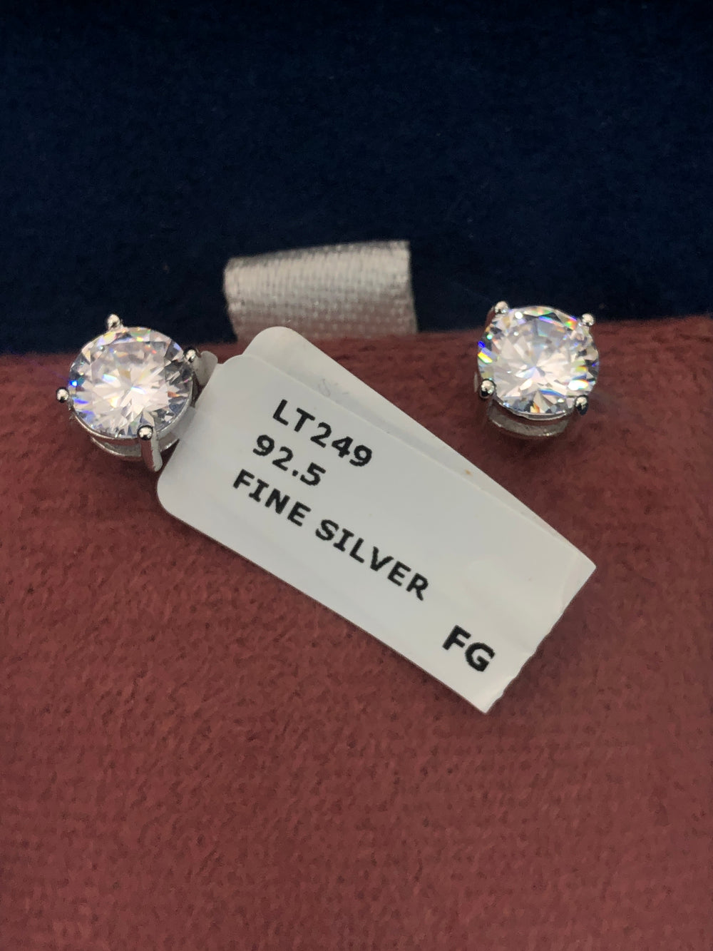 SAME EARRINGS BOX 40