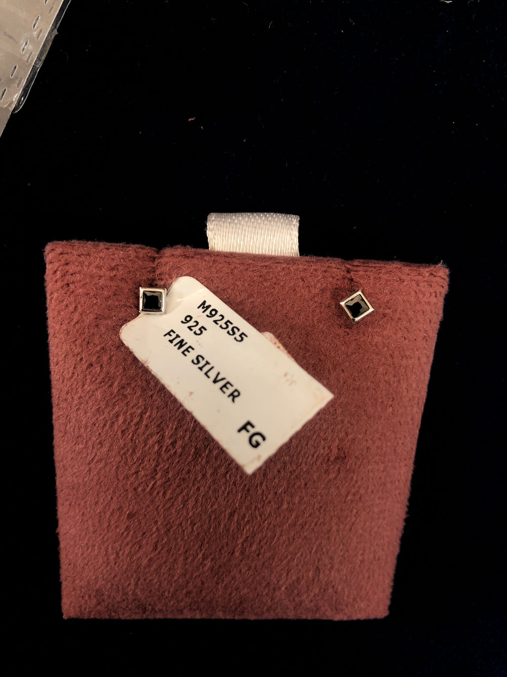 SAME EARRINGS BOX 40