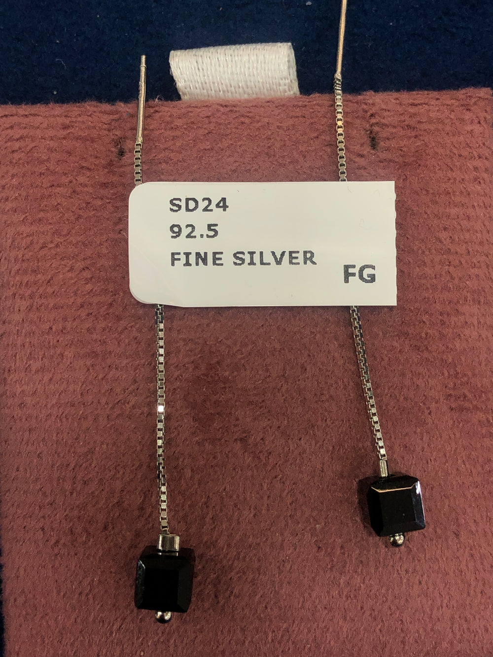 SAME EARRINGS BOX 40