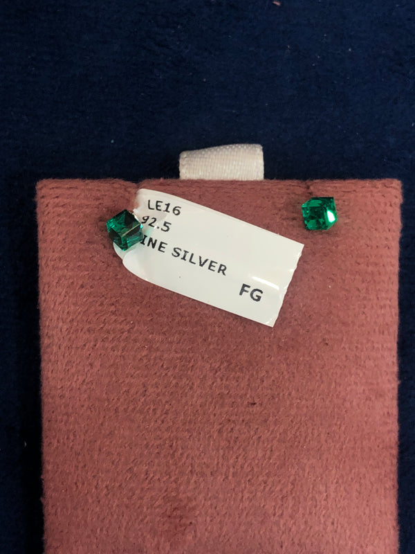 SAME EARRINGS BOX 40