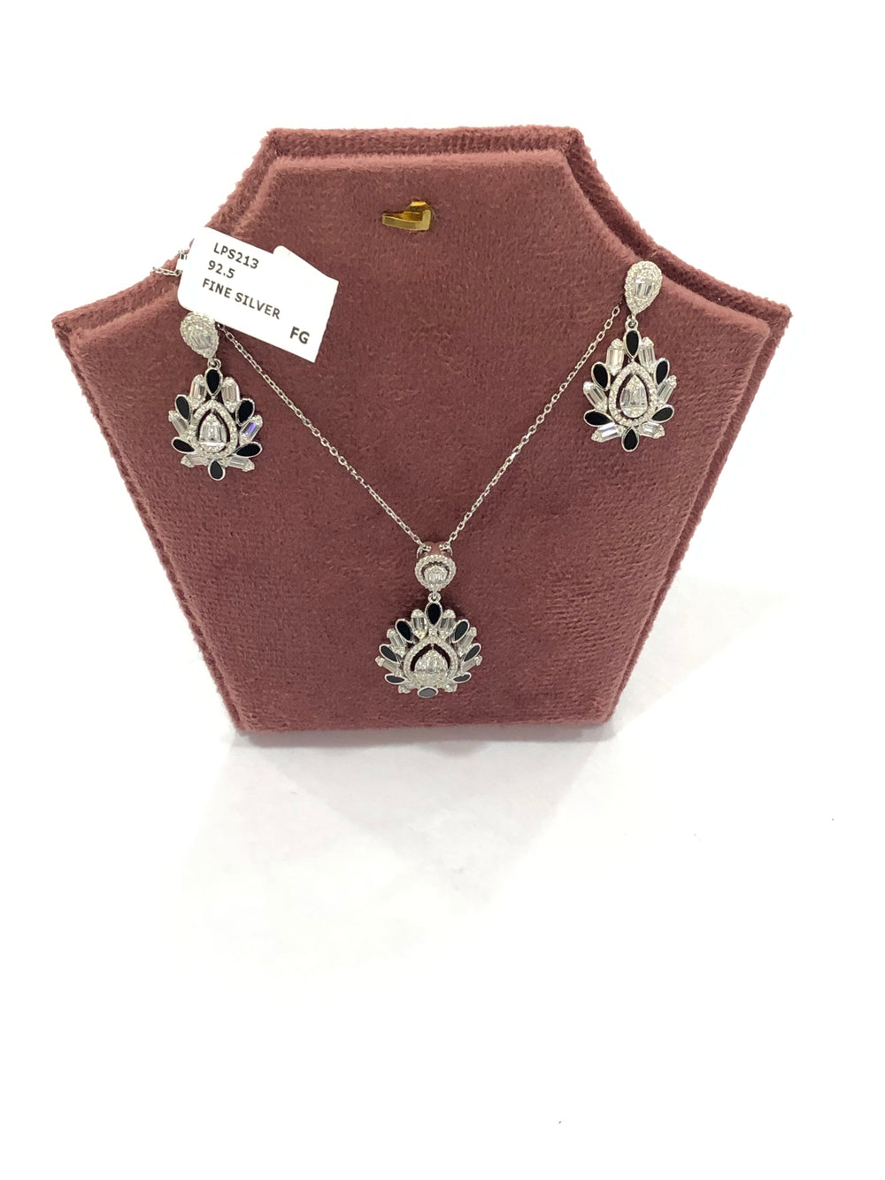 WOMEN'S PENDANT SET WITH CHAIN